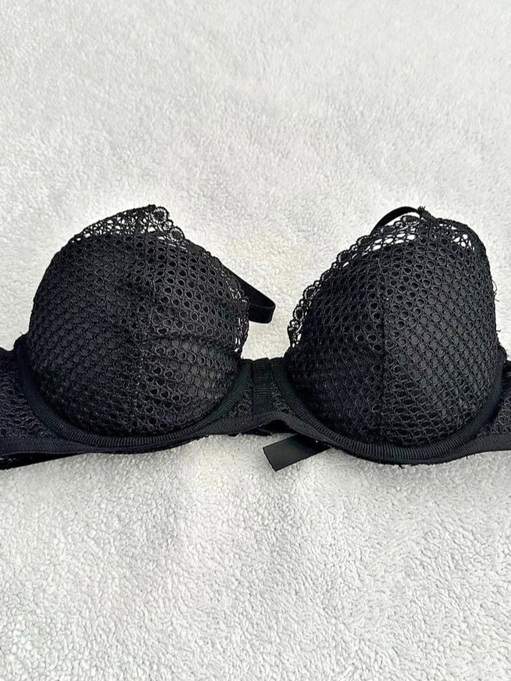 Victoria's Secret Size 34C Fishnet Lace Peekaboo Low-Cut Black Demi Bra